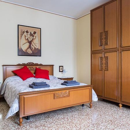 A Pochi Passi Dal Centro E Dall'Ospedale Di Parma Apartment ภายนอก รูปภาพ