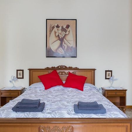A Pochi Passi Dal Centro E Dall'Ospedale Di Parma Apartment ภายนอก รูปภาพ
