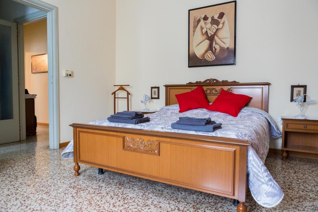 A Pochi Passi Dal Centro E Dall'Ospedale Di Parma Apartment ภายนอก รูปภาพ