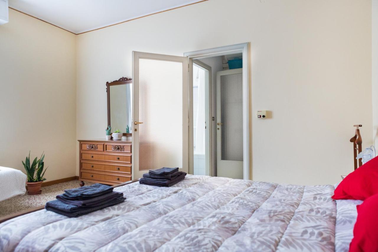 A Pochi Passi Dal Centro E Dall'Ospedale Di Parma Apartment ภายนอก รูปภาพ
